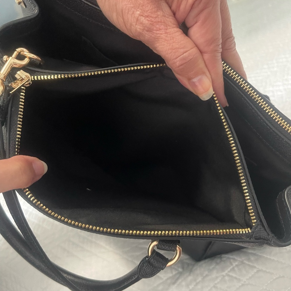 Authentic Coach Surrey Carryall. Style: F44958 - Picture 7 of 12